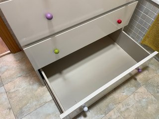 Cómoda IKEA blanca brillo de 4 cajones
