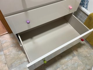 Cómoda IKEA blanca brillo de 4 cajones
