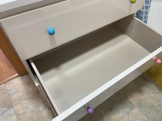 Cómoda IKEA blanca brillo de 4 cajones