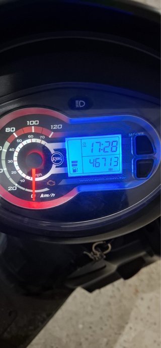 Moto Sym 125cc Scooter Plata y Negro