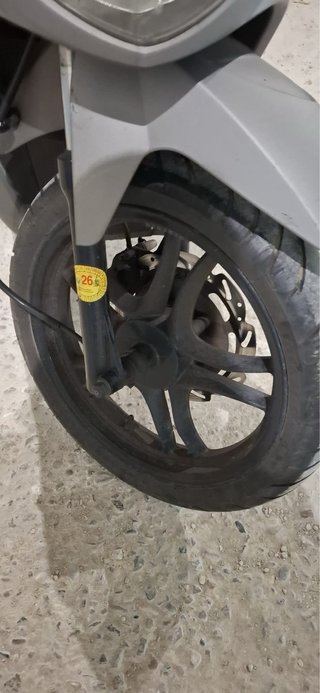 Moto Sym 125cc Scooter Plata y Negro