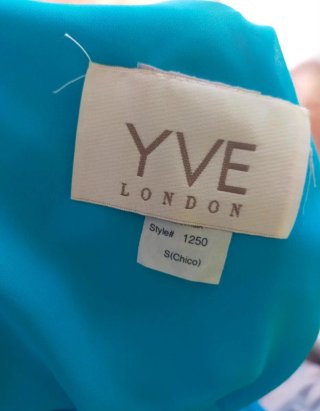 Vestido Yve London azul con pedrería