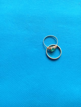 Anillo de compromiso Oro con Piedra Verde Ovalada
