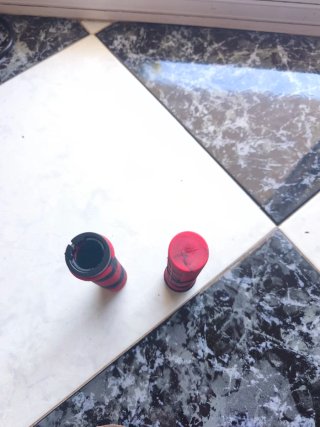 Puños de manillar rojos y negros