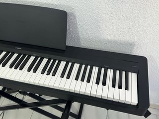 Piano Yamaha P145B Con Pedal, Soporte y caja