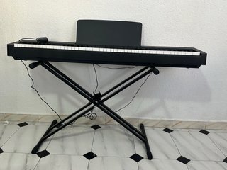 Piano Yamaha P145B Con Pedal, Soporte y caja