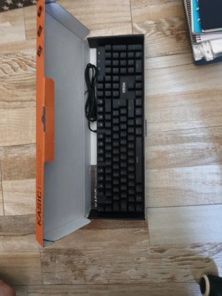 Teclado Mecánico Krom Kasic RGB