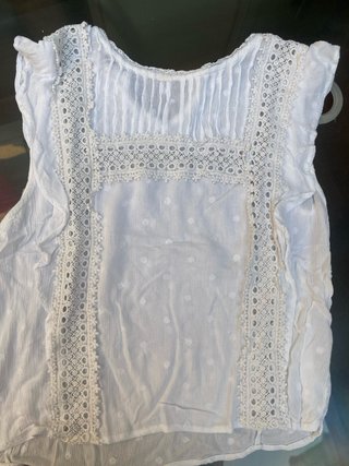 Blusa blanca con encaje