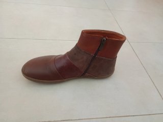 Botines  planos de piel marca Art, marrón. Nuevas.