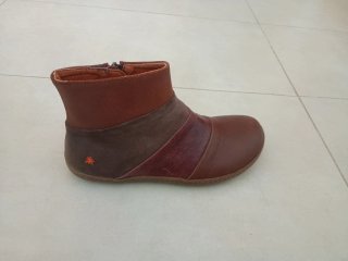 Botines  planos de piel marca Art, marrón. Nuevas.