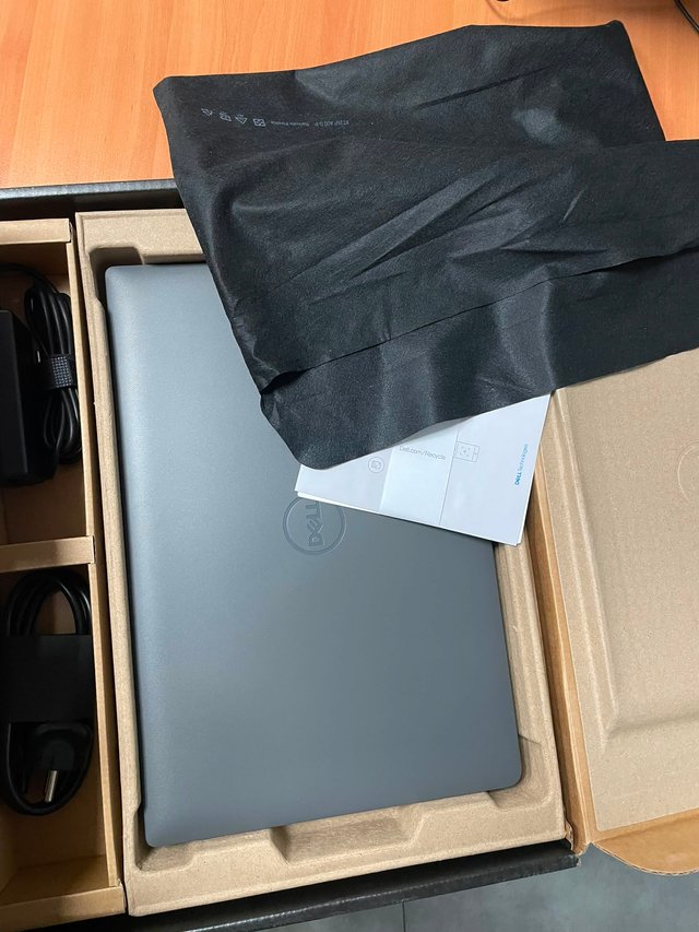 Dell Latitude 3540 15" i5/16GB/512m.2 NUEVO