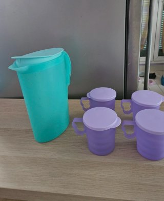 Brocca e 4 tazze Tupperware