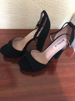 Tacones negros