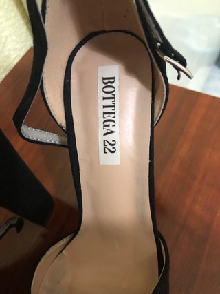 Tacones negros