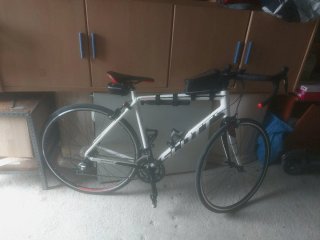 Bicicleta de carretera Scott blanca