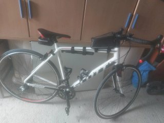 Bicicleta de carretera Scott blanca
