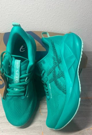 Asics Novablast 5 Azul talla 39