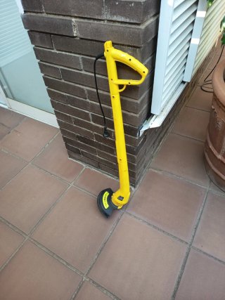 Cortabordes eléctrico amarillo