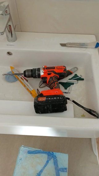 Hago servicio de fontanería, electricidad, albañil
