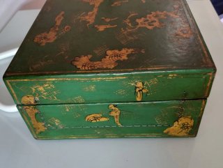 Caja china de madera ,pintada a mano