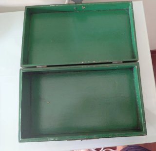 Caja china de madera ,pintada a mano