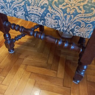 Sillón antiguo madera nogal y tapiceria preciosa