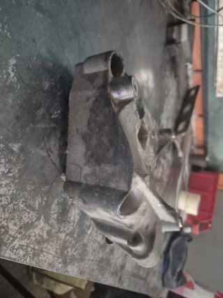 Soporte Compresor A/C BMW X5 30i