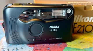 Cámara Nikon AF210 Negra