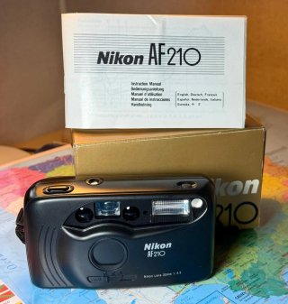 Cámara Nikon AF210 Negra