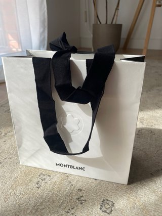 Tarjetero Montblanc en su caja