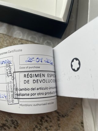 Tarjetero Montblanc en su caja