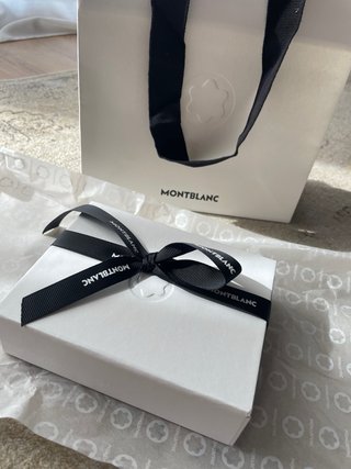 Tarjetero Montblanc en su caja