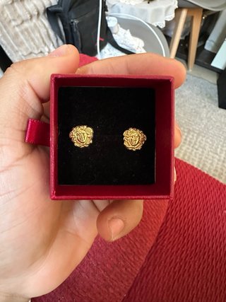 Pendientes de oro con diseño floral 18k