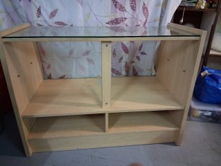 Mostrador expositor de madera y cristal
