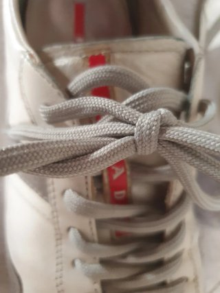 Zapatillas Prada Blancas y Grises