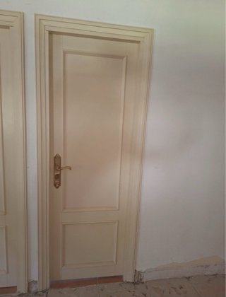 Puerta interior madera color crema