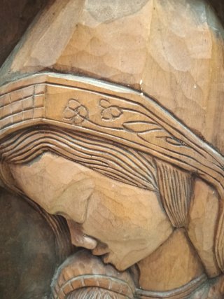Scultura in legno madre e bambino