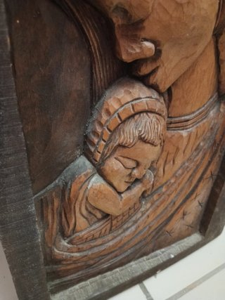 Scultura in legno madre e bambino