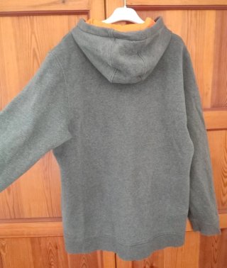 Sudadera Adidas Gris con Capucha y logo en naranja