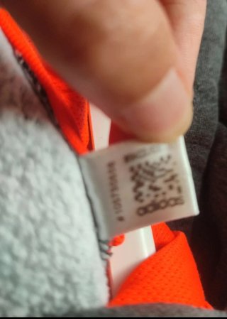 Sudadera Adidas Gris con Capucha y logo en naranja