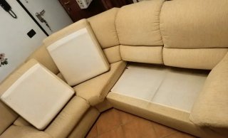Divano ad angolo beige in tessuto