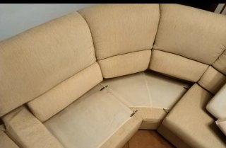 Divano ad angolo beige in tessuto