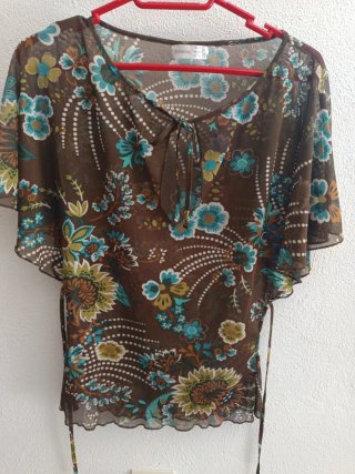 Blusa Bershka estampada transparente