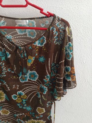 Blusa Bershka estampada transparente