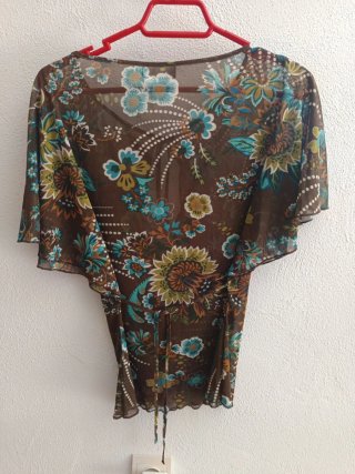 Blusa Bershka estampada transparente