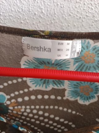 Blusa Bershka estampada transparente