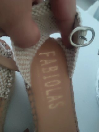 Sandalias Fabiolas Beige con Pedrería