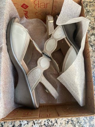 Sandalias Pie Santo Beige y Plateado