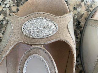 Sandalias Pie Santo Beige y Plateado