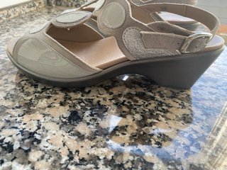 Sandalias Pie Santo Beige y Plateado